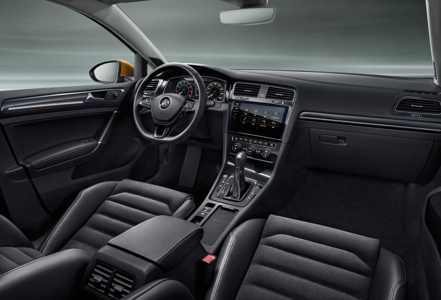 Торпедо Volkswagen Golf 280 TSI 5-Door (Typ 5G) 2017 года  (CN) (фото 19 из 23)